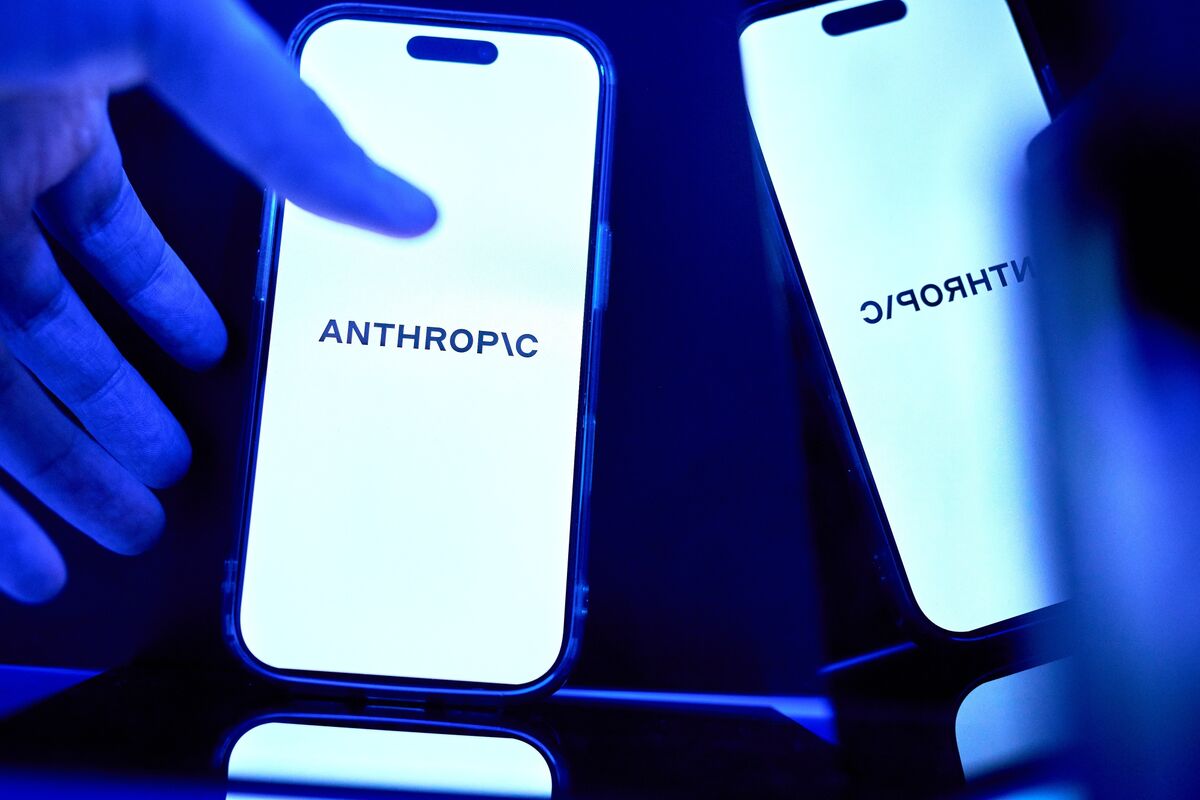 Anthropic-এর গোপন IPO: OpenAI-কে টেক্কা দিয়ে বদলে দেবে AI বাজার